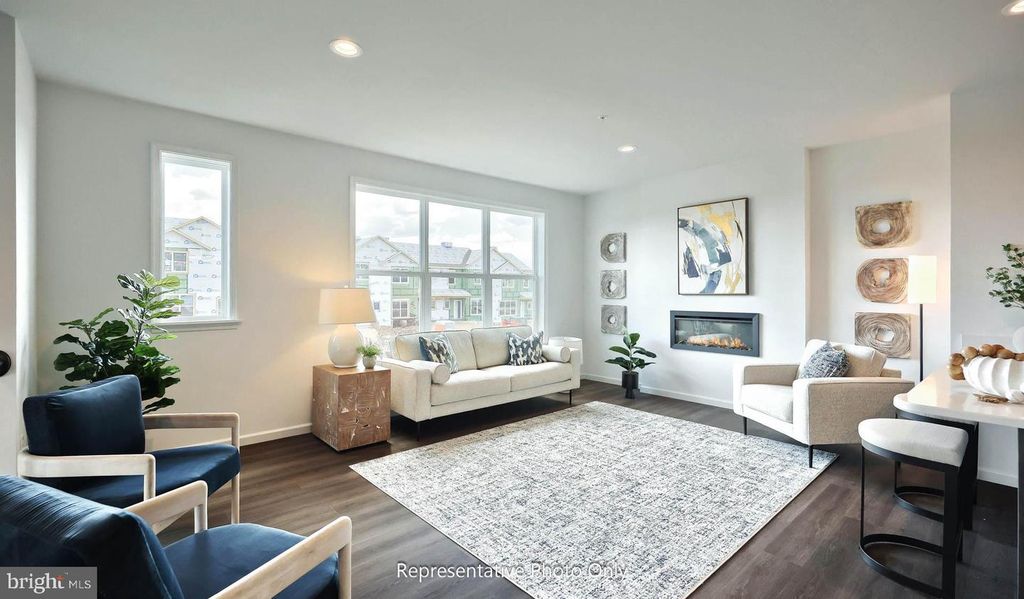 Image 5 of property listing at 32 N CONIFER DR, Elizabethtown, PA 17022