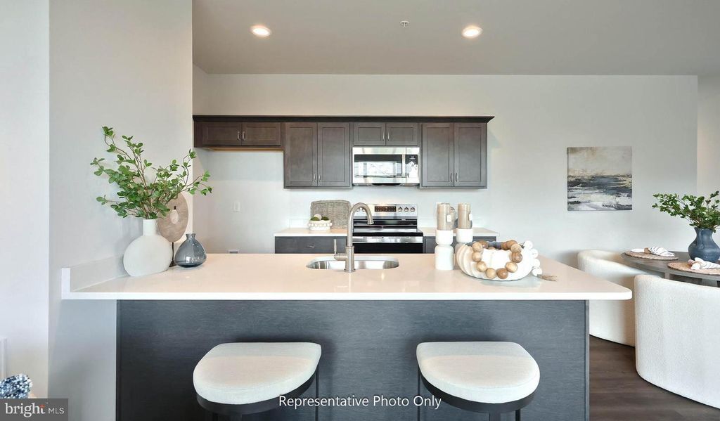 Image 7 of property listing at 32 N CONIFER DR, Elizabethtown, PA 17022