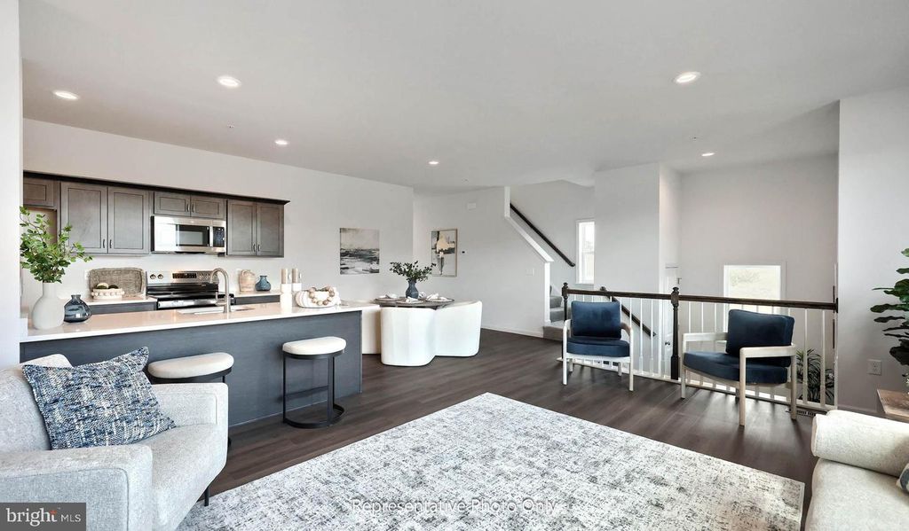 Image 8 of property listing at 32 N CONIFER DR, Elizabethtown, PA 17022