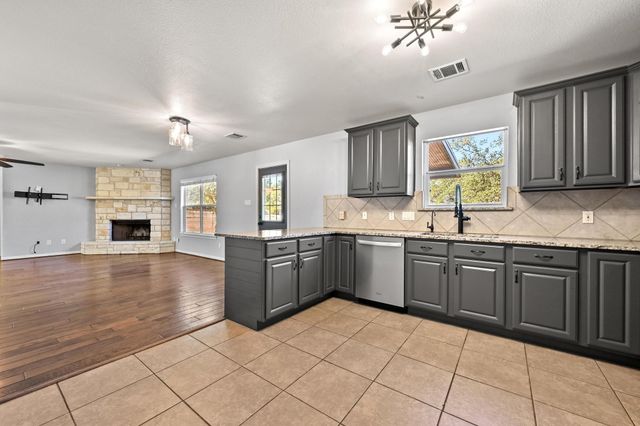 4204 BOB WIRE RD, Spicewood, TX 78669