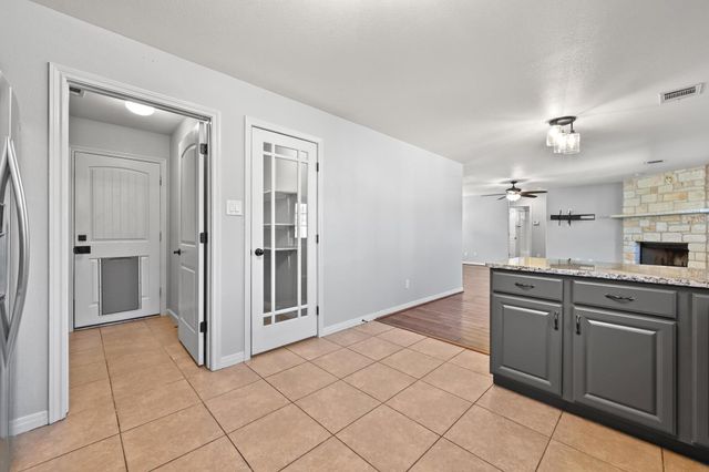 4204 BOB WIRE RD, Spicewood, TX 78669