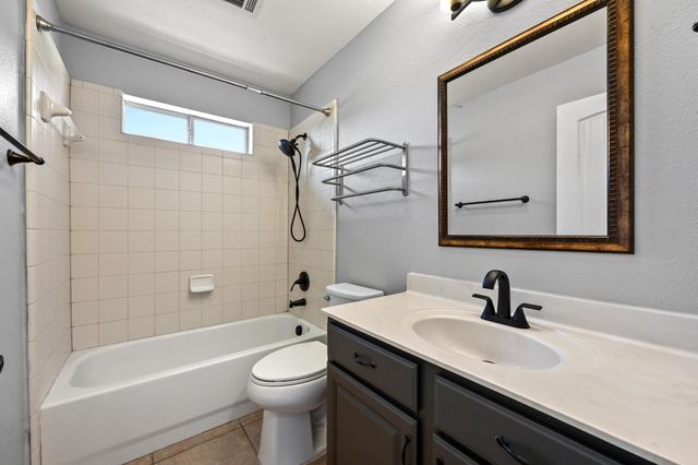 4204 BOB WIRE RD, Spicewood, TX 78669