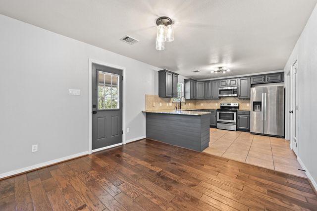 4204 BOB WIRE RD, Spicewood, TX 78669