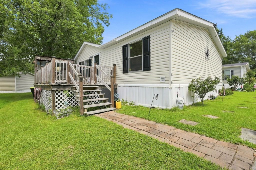 510 Folly Estates Dr., Myrtle Beach, SC 29588