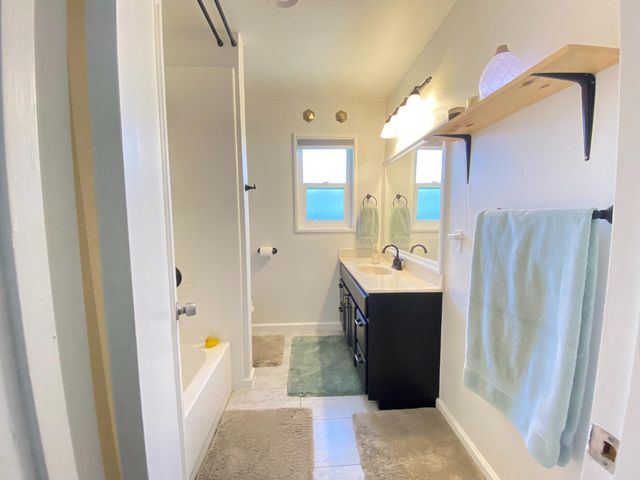 2490 Michelle Dr, Sacramento, CA 95821