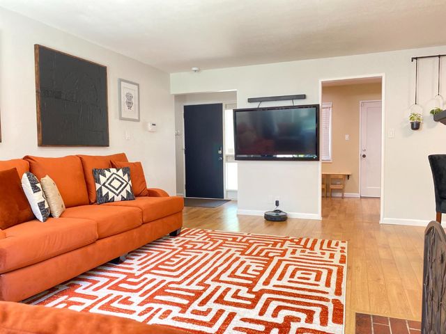 2490 Michelle Dr, Sacramento, CA 95821