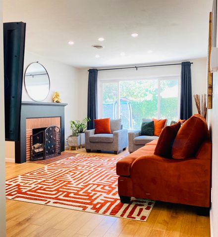 2490 Michelle Dr, Sacramento, CA 95821