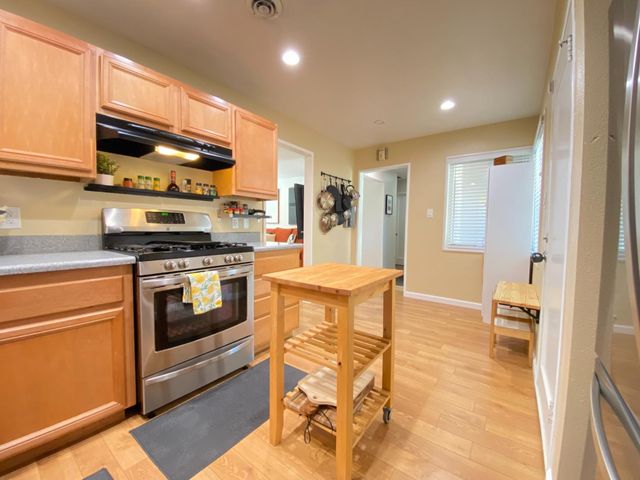 2490 Michelle Dr, Sacramento, CA 95821