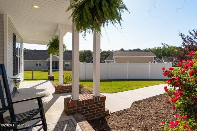 302 Big Pine Court, Hubert, NC 28539