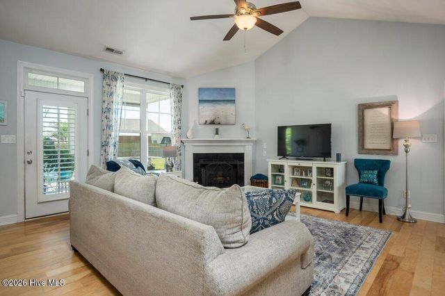 302 Big Pine Court, Hubert, NC 28539