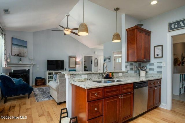 302 Big Pine Court, Hubert, NC 28539