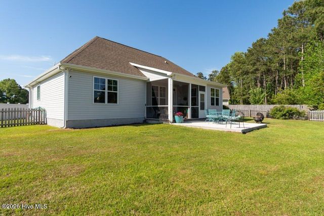 302 Big Pine Court, Hubert, NC 28539