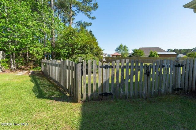 302 Big Pine Court, Hubert, NC 28539