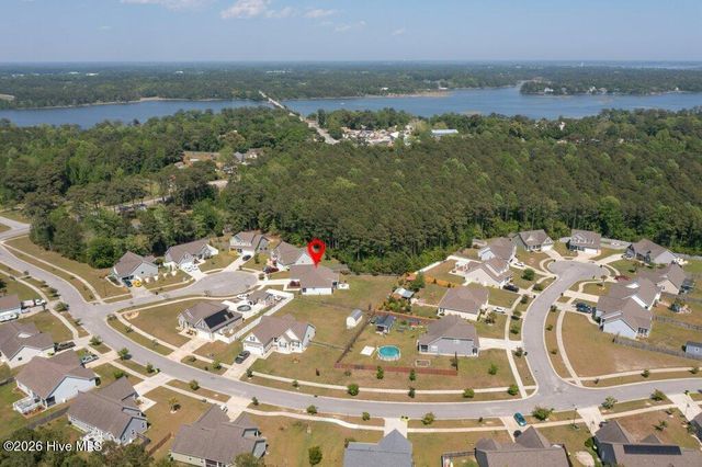 302 Big Pine Court, Hubert, NC 28539