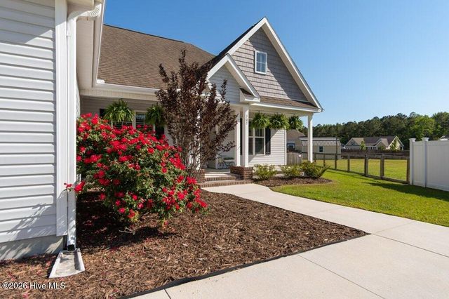 302 Big Pine Court, Hubert, NC 28539