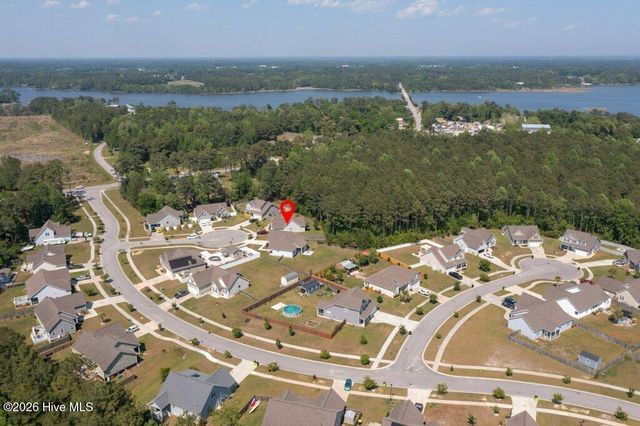 302 Big Pine Court, Hubert, NC 28539