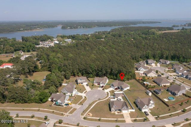 302 Big Pine Court, Hubert, NC 28539