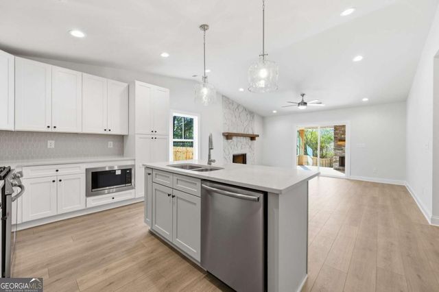 719 Helen Street NW, Marietta, GA 30064