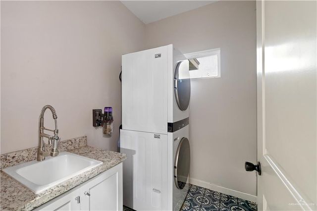 23219 Oak Knoll Drive, Edcouch, TX 78538