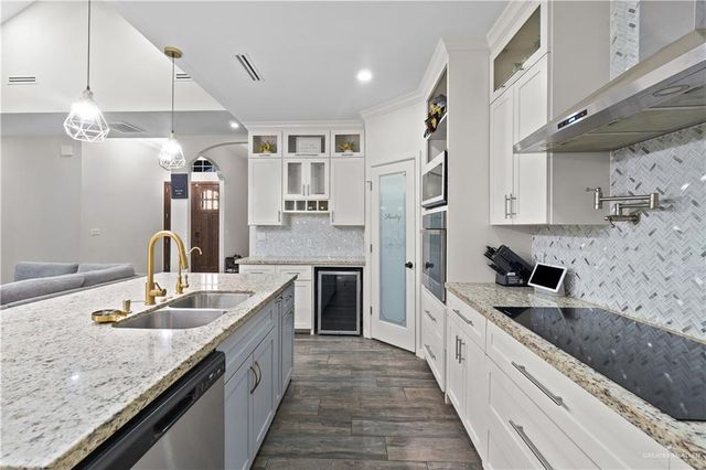 23219 Oak Knoll Drive, Edcouch, TX 78538