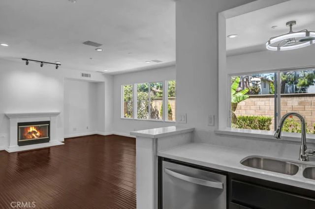 10 Salton, Irvine, CA 92602