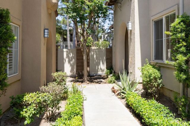 10 Salton, Irvine, CA 92602