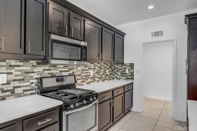 10 Salton, Irvine, CA 92602