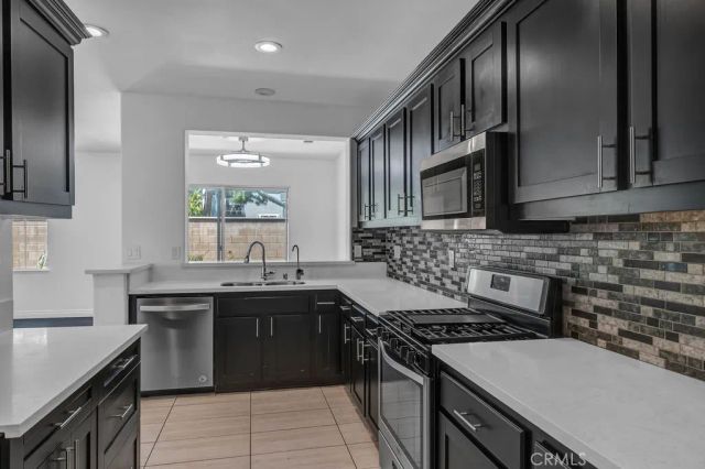 10 Salton, Irvine, CA 92602