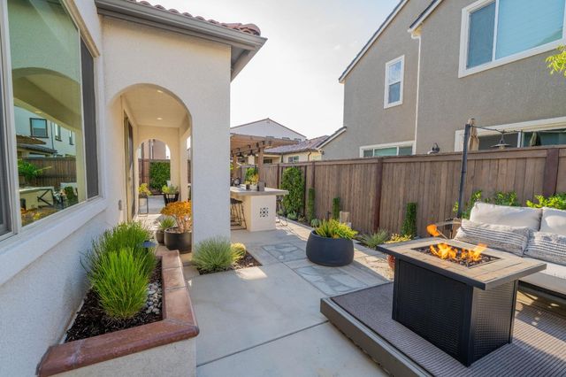 748 Ridgebank Avenue, Madera, CA 93636