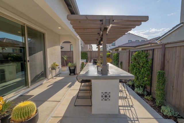 748 Ridgebank Avenue, Madera, CA 93636