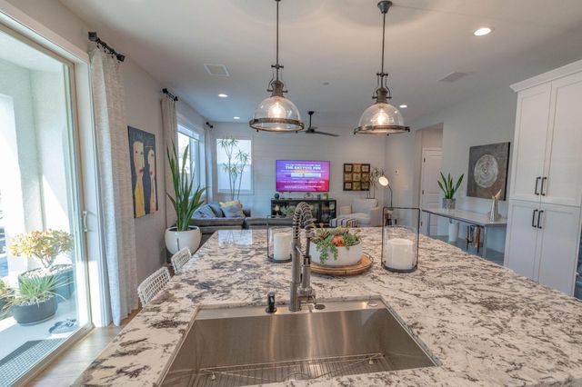 748 Ridgebank Avenue, Madera, CA 93636
