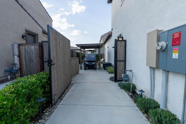 748 Ridgebank Avenue, Madera, CA 93636