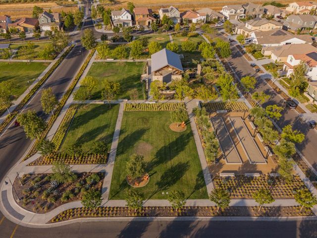 748 Ridgebank Avenue, Madera, CA 93636