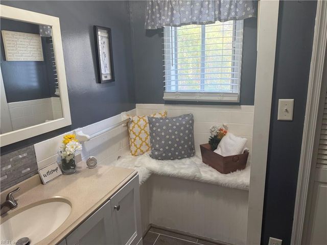 17063 Station LN, Cape Charles, VA 23310