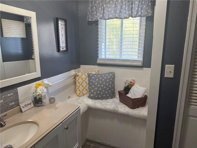 17063 Station LN, Cape Charles, VA 23310