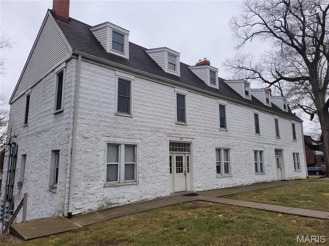 2705 College Avenue, Alton, IL 62002