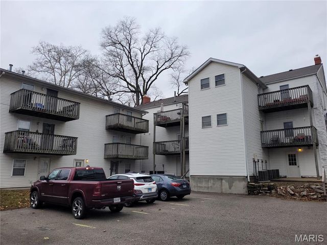 2705 College Avenue, Alton, IL 62002