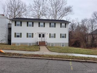 2705 College Avenue, Alton, IL 62002