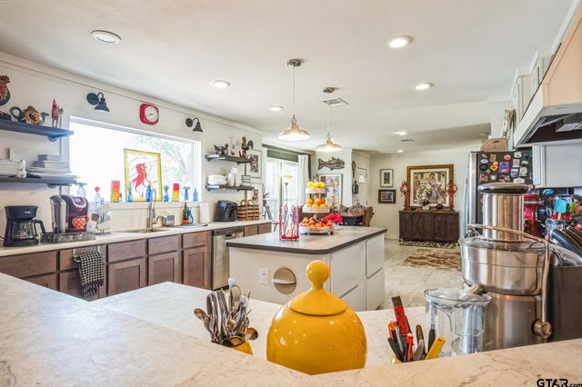 118 Piney Pt, Murchison, TX 75778