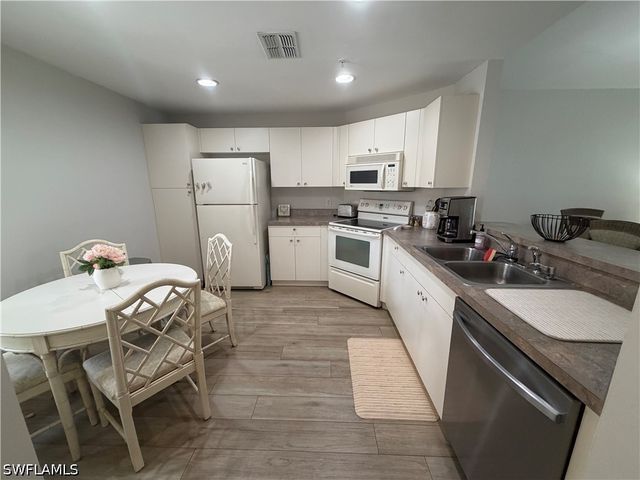3009 Driftwood WAY 2803, Naples, FL 34109