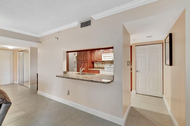 1915 Lavers Circle E-303, Delray Beach, FL 33444