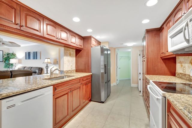 1915 Lavers Circle E-303, Delray Beach, FL 33444