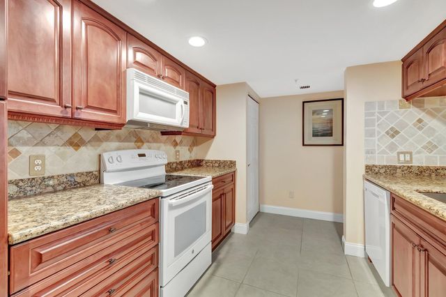 1915 Lavers Circle E-303, Delray Beach, FL 33444