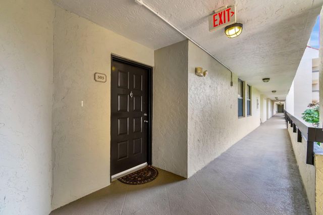 1915 Lavers Circle E-303, Delray Beach, FL 33444
