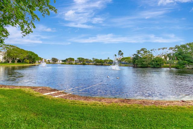 1915 Lavers Circle E-303, Delray Beach, FL 33444