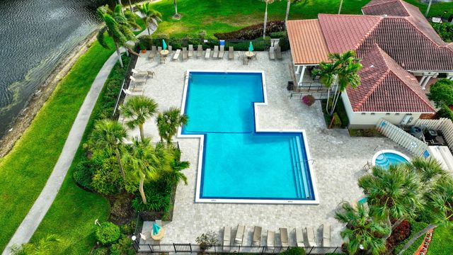 1915 Lavers Circle E-303, Delray Beach, FL 33444