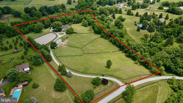 34294 BRIDGESTONE LN, Bluemont, VA 20135