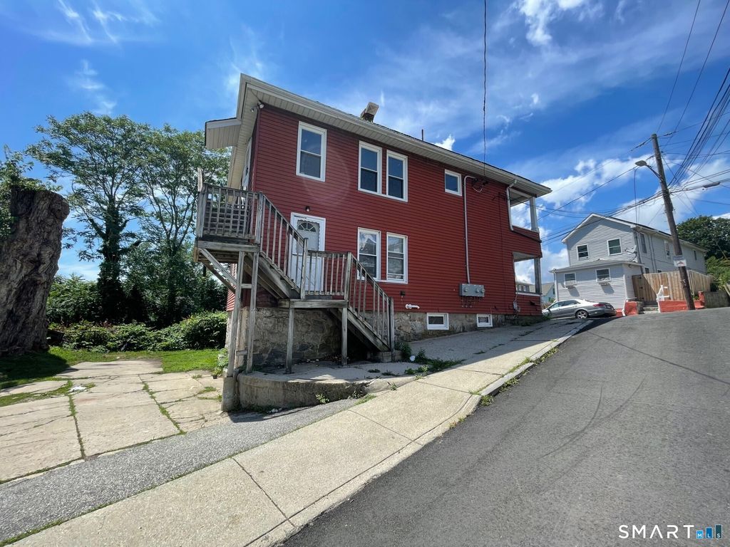 30 Chappell Street, New London, CT 06320