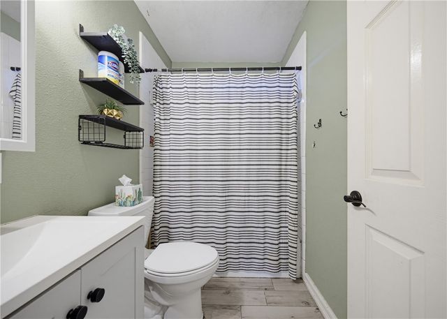 1114 Crescent Dr, Corpus Christi, TX 78412