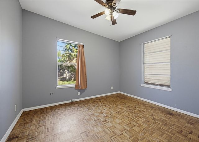 1114 Crescent Dr, Corpus Christi, TX 78412